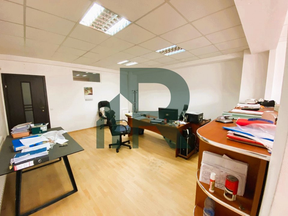 Spatiu open-space generos pretabil birou in zona centrala din Sibiu