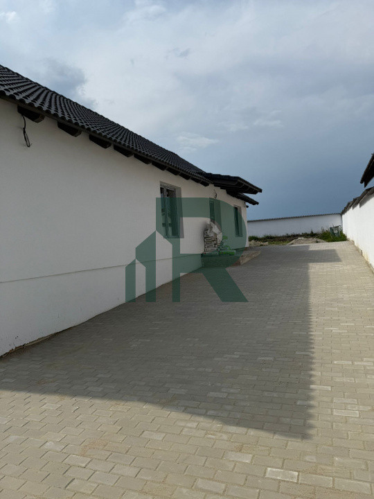 Casa individuala cu 4 camere 2 bai si terasa in Sura Mica