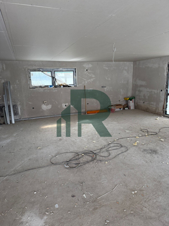 Casa individuala cu 4 camere 2 bai si terasa in Sura Mica