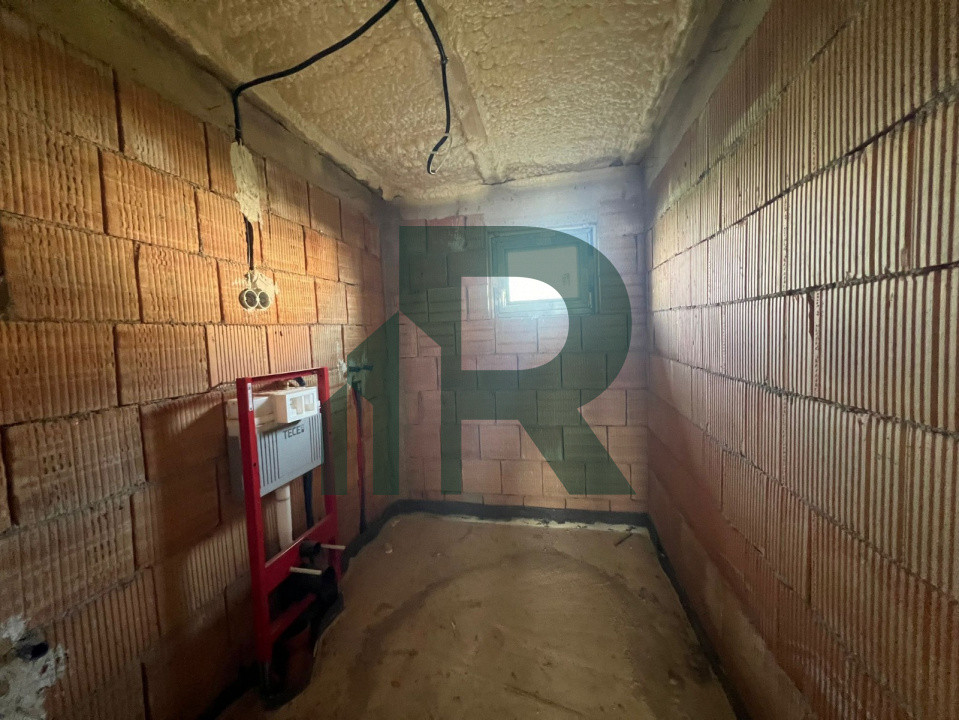 Casa individuala cu 4 camere 2 bai si terasa in Sura Mica