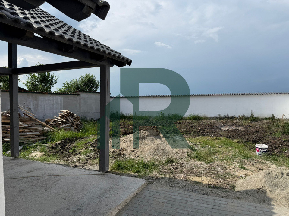 Casa individuala cu 4 camere 2 bai si terasa in Sura Mica