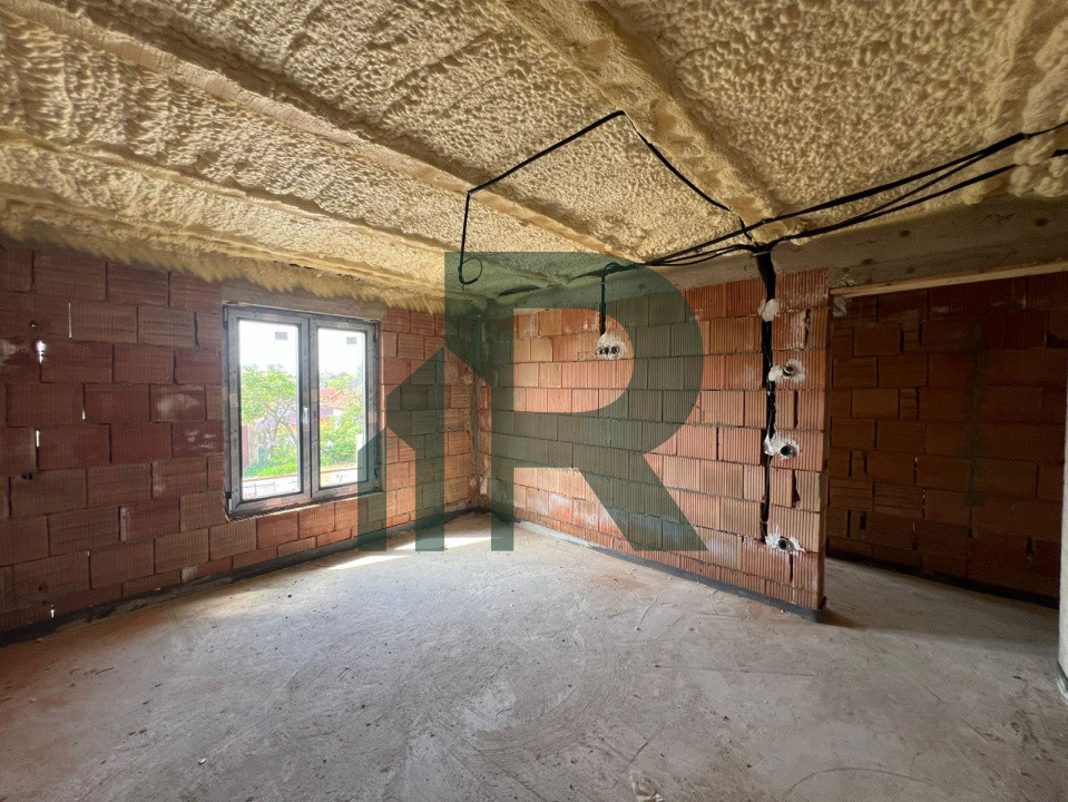 Casa individuala cu 4 camere 2 bai si terasa in Sura Mica