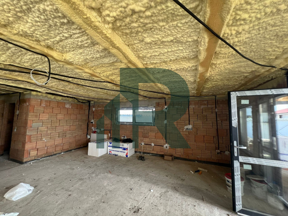 Casa individuala cu 4 camere 2 bai si terasa in Sura Mica