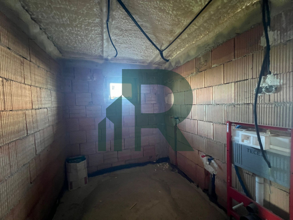 Casa individuala cu 4 camere 2 bai si terasa in Sura Mica