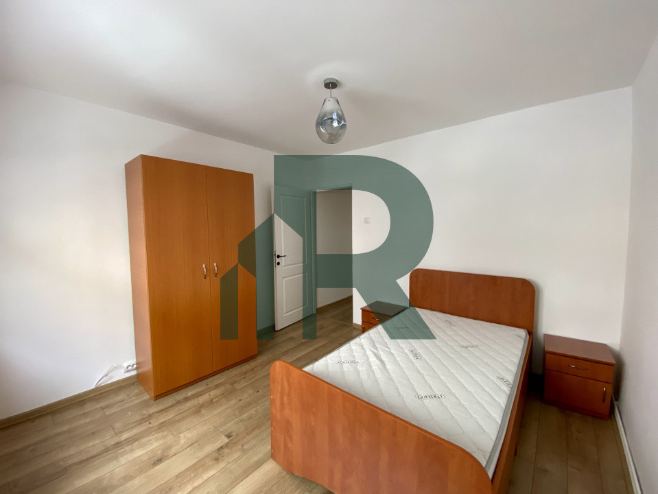 Apartament renovat cu 3 camere si 2 bai in Cartierul Strand