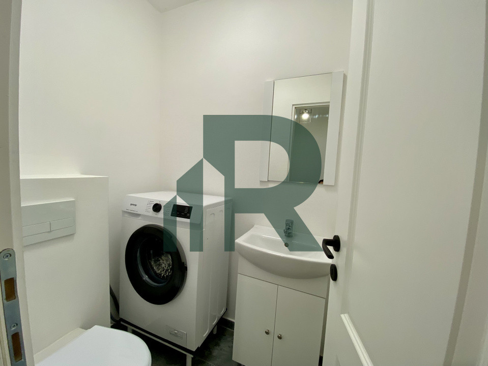 Apartament renovat cu 3 camere si 2 bai in Cartierul Strand