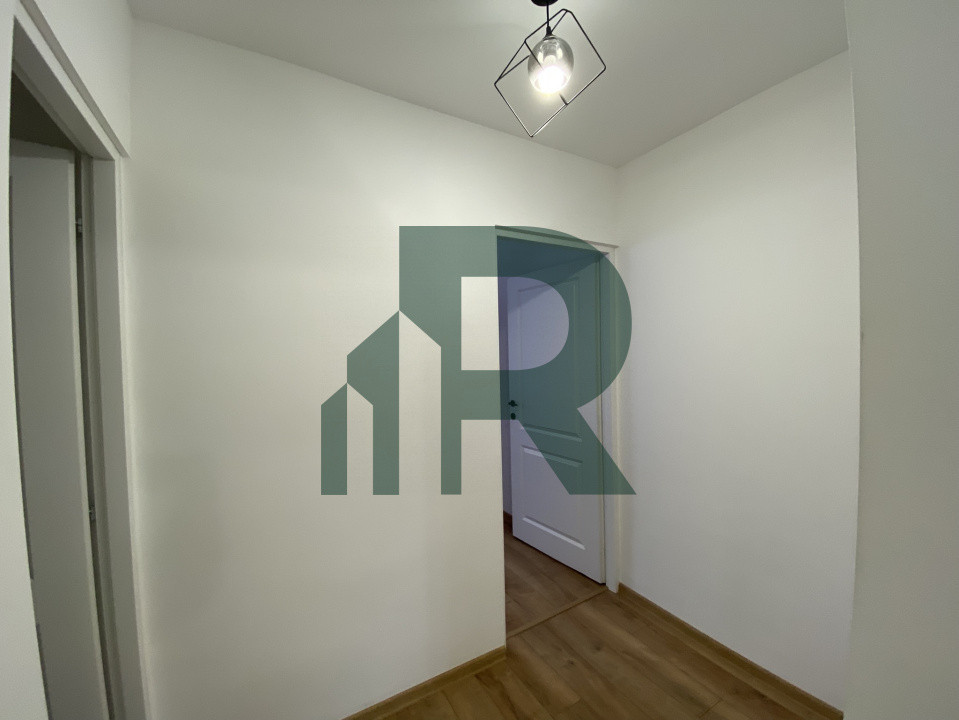 Apartament renovat cu 3 camere si 2 bai in Cartierul Strand