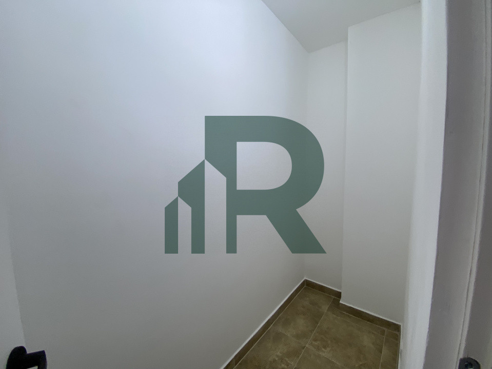 Apartament renovat cu 3 camere si 2 bai in Cartierul Strand