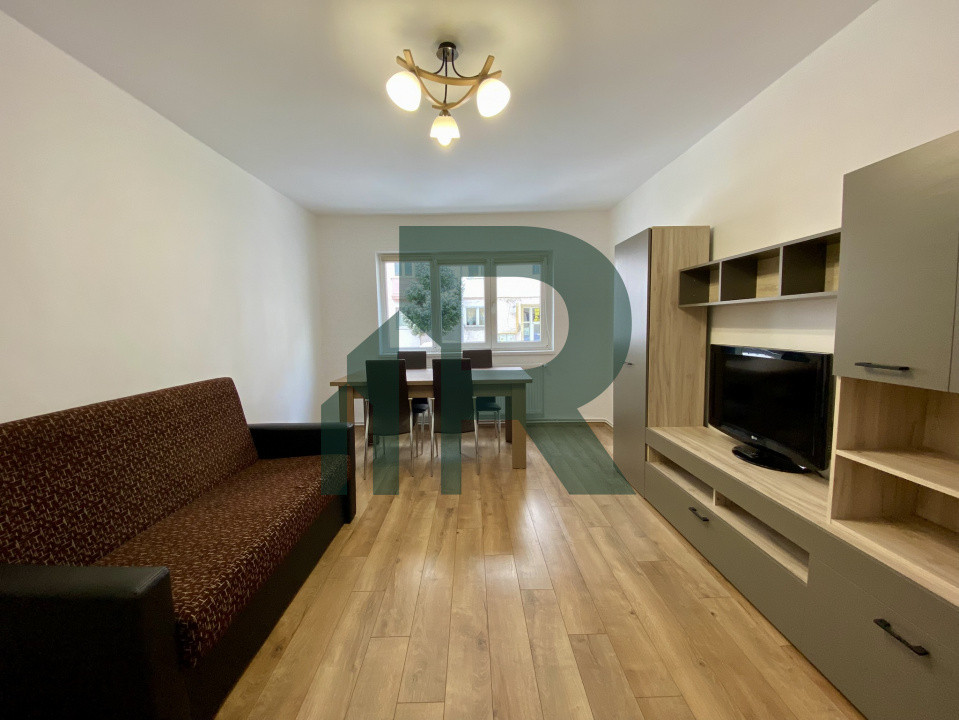 Apartament renovat cu 3 camere si 2 bai in Cartierul Strand