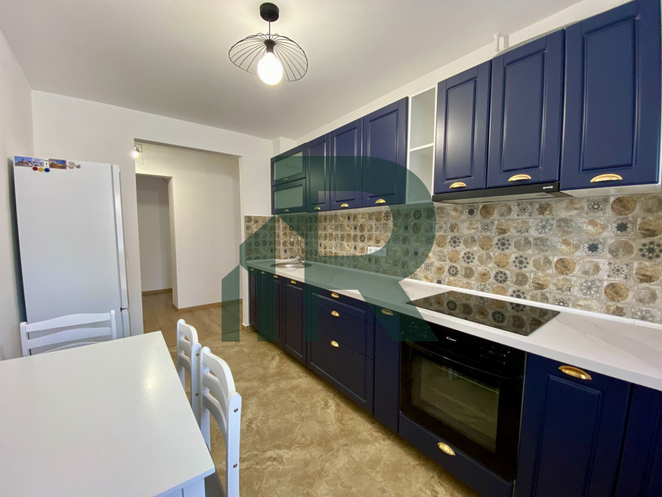 Apartament renovat cu 3 camere si 2 bai in Cartierul Strand