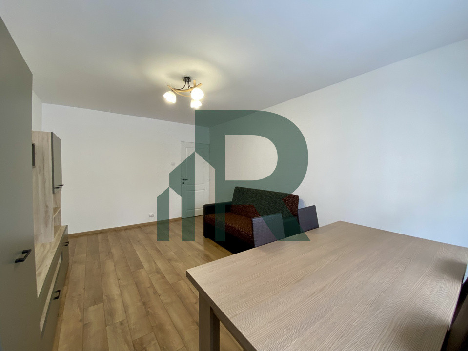 Apartament renovat cu 3 camere si 2 bai in Cartierul Strand