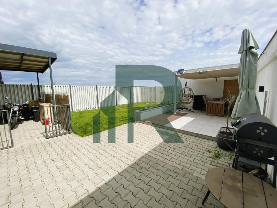 Duplex cu 4 camere 2 bai si curte libera 200 mp in Cisnadie