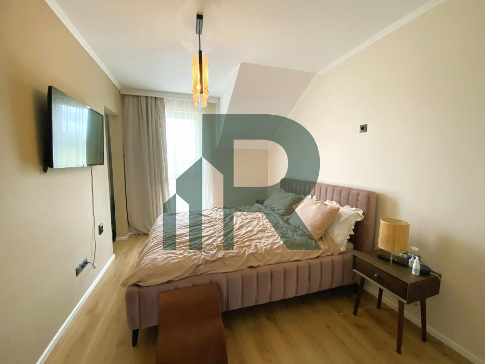 Duplex cu 4 camere 2 bai si curte libera 200 mp in Cisnadie