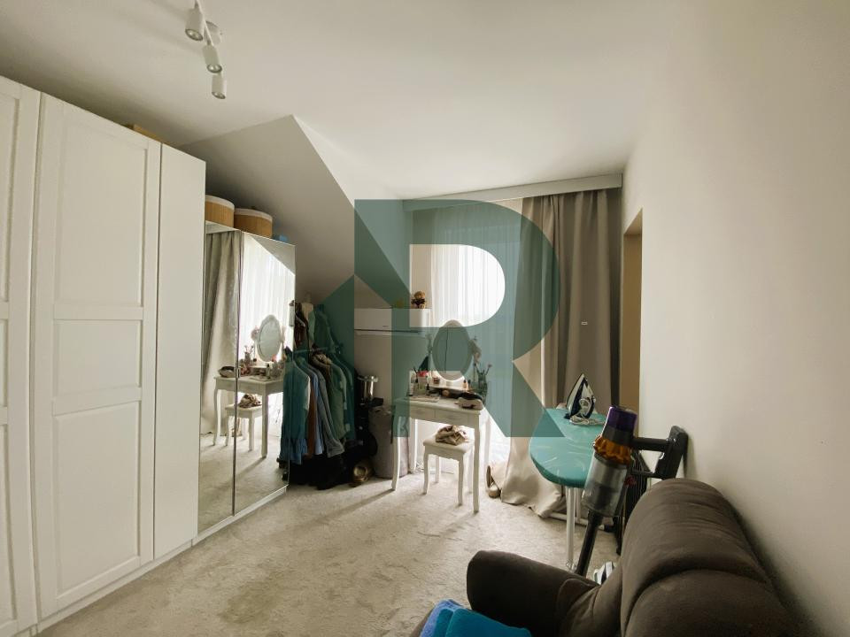 Duplex cu 4 camere 2 bai si curte libera 200 mp in Cisnadie