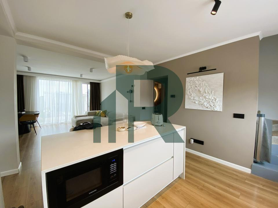 Duplex cu 4 camere 2 bai si curte libera 200 mp in Cisnadie