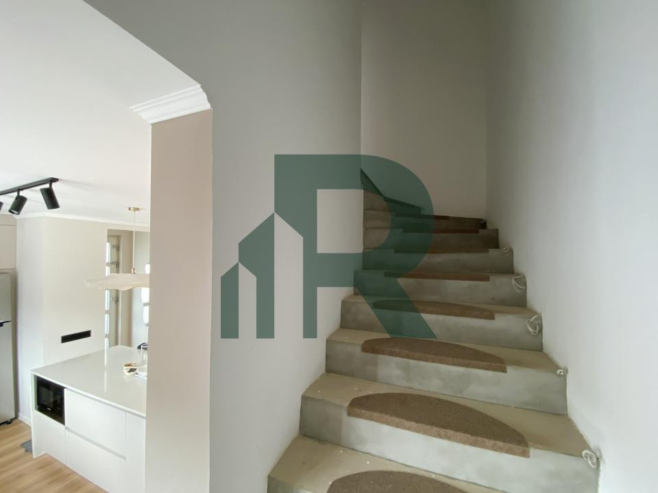 Duplex cu 4 camere 2 bai si curte libera 200 mp in Cisnadie