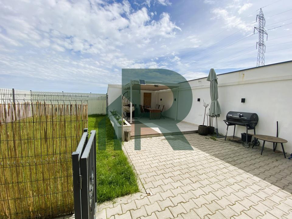 Duplex cu 4 camere 2 bai si curte libera 200 mp in Cisnadie