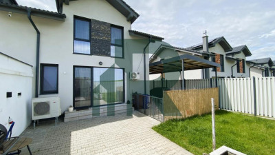 Duplex cu 4 camere 2 bai si curte libera 200 mp in Cisnadie