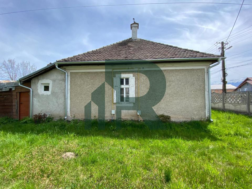 Casa individuala cu 3 camere si teren 1200 mp in Avrig
