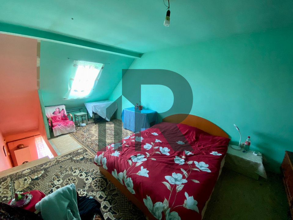 Apartament la mansarda cu 2 camere in Vasile Aaron