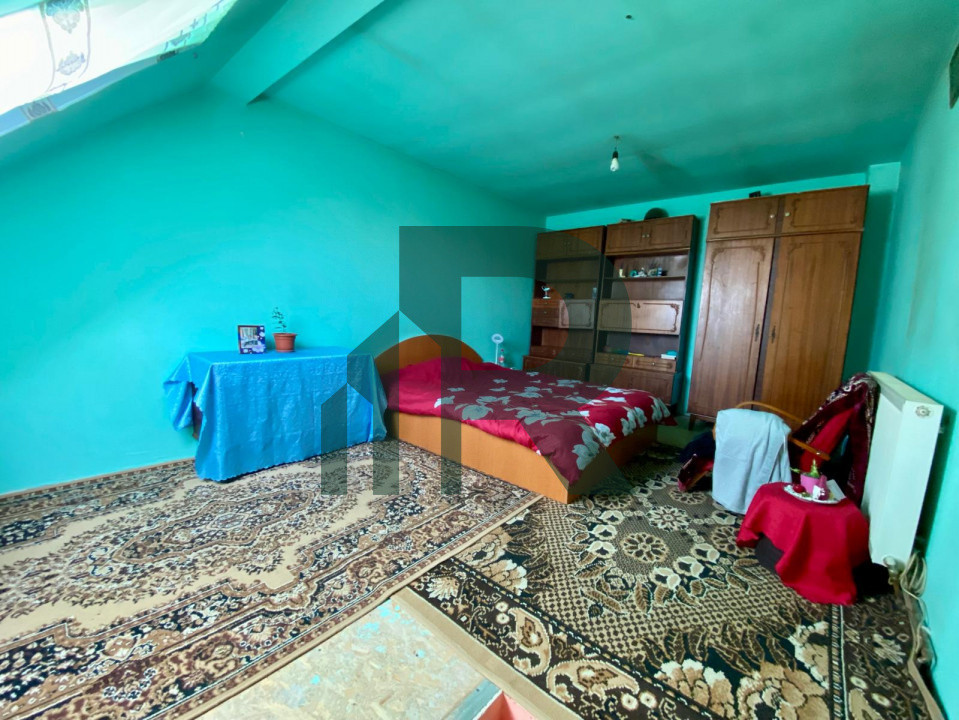 Apartament la mansarda cu 2 camere in Vasile Aaron